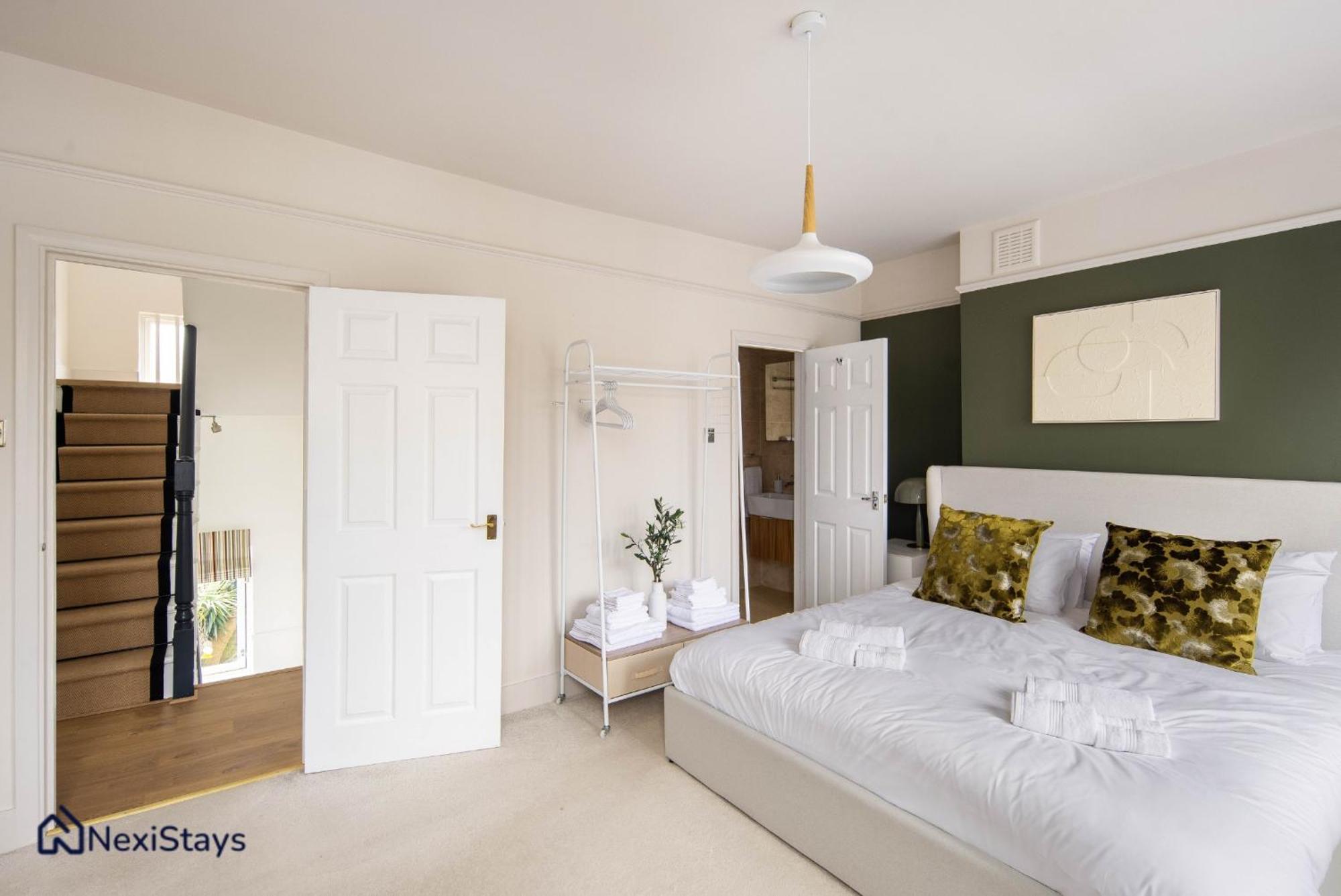 Appartamento 10 Mins Walk To The Oval, The Kennington Retreat Londra Esterno foto