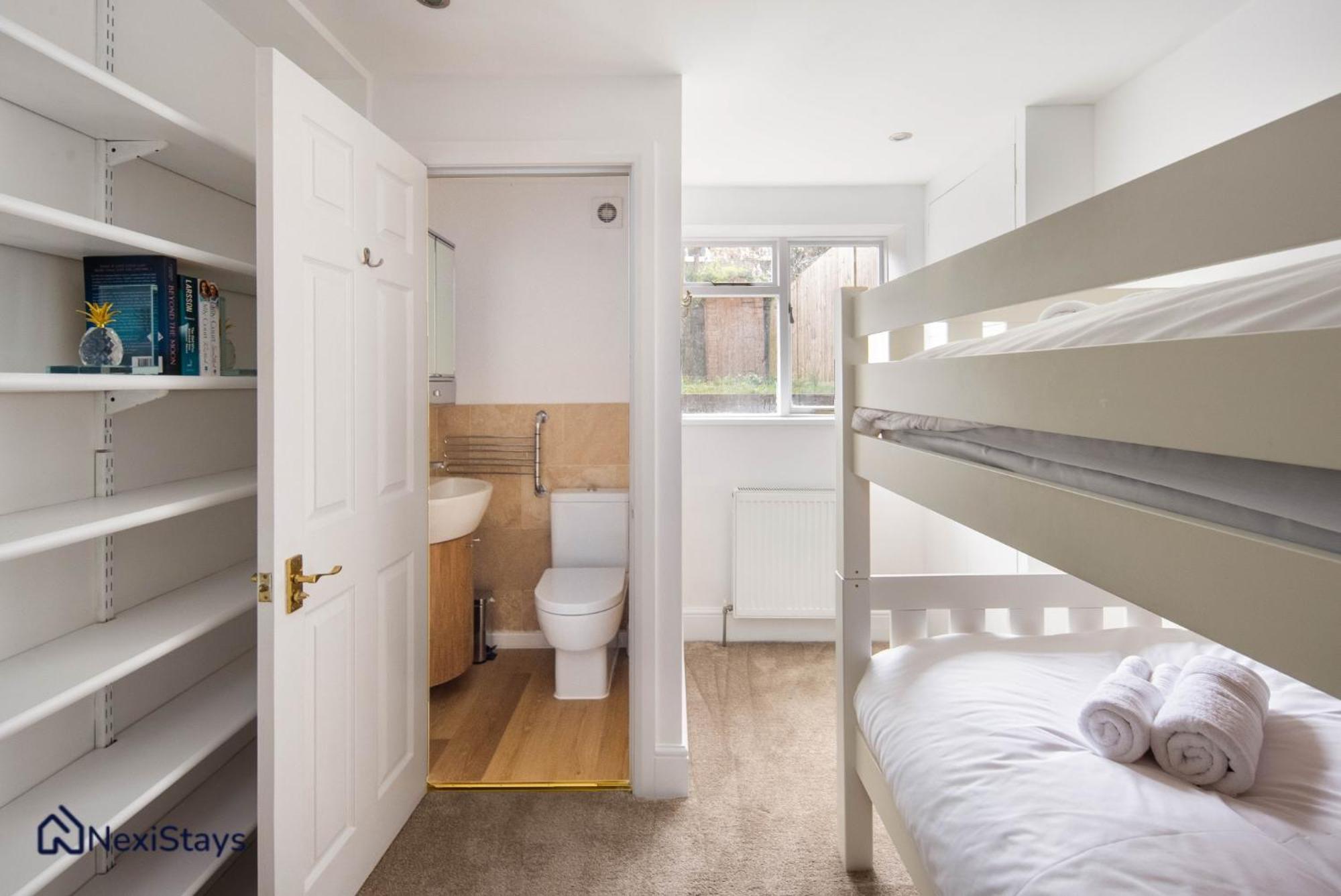 Appartamento 10 Mins Walk To The Oval, The Kennington Retreat Londra Esterno foto