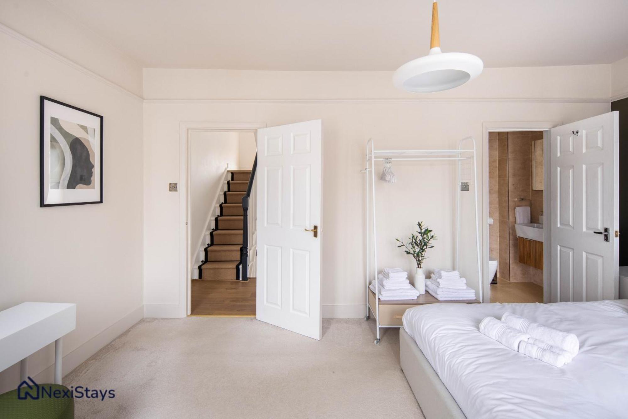 Appartamento 10 Mins Walk To The Oval, The Kennington Retreat Londra Esterno foto